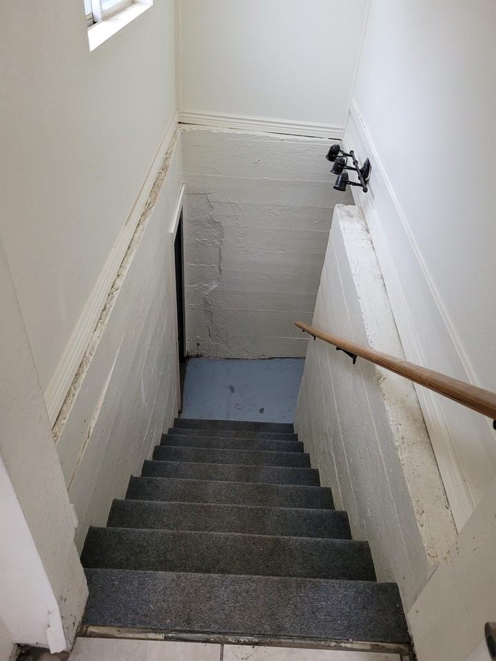 210 South 4th East Street - A #A - Photo 3 of 16