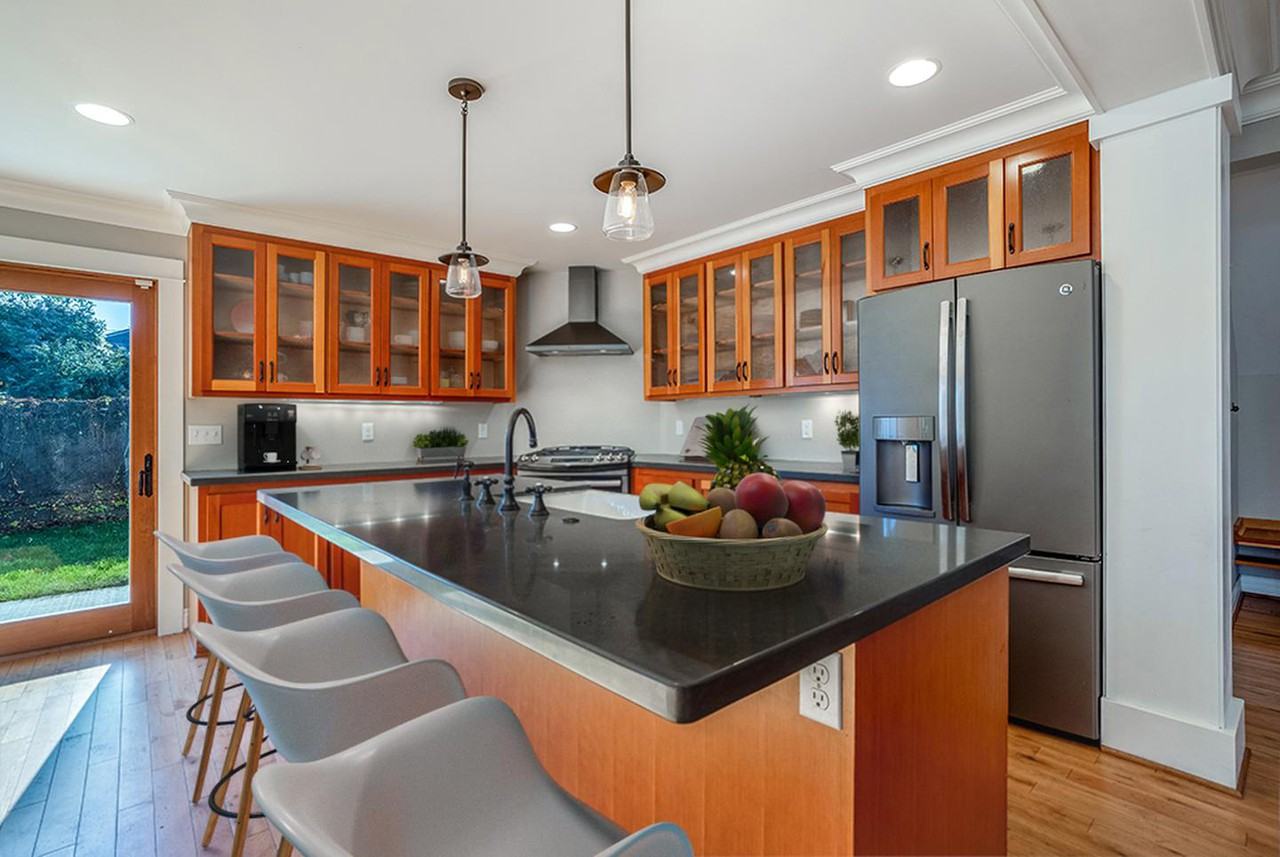 Custom Westmoreland home minutes from Sellwood - Photo 4 of 26