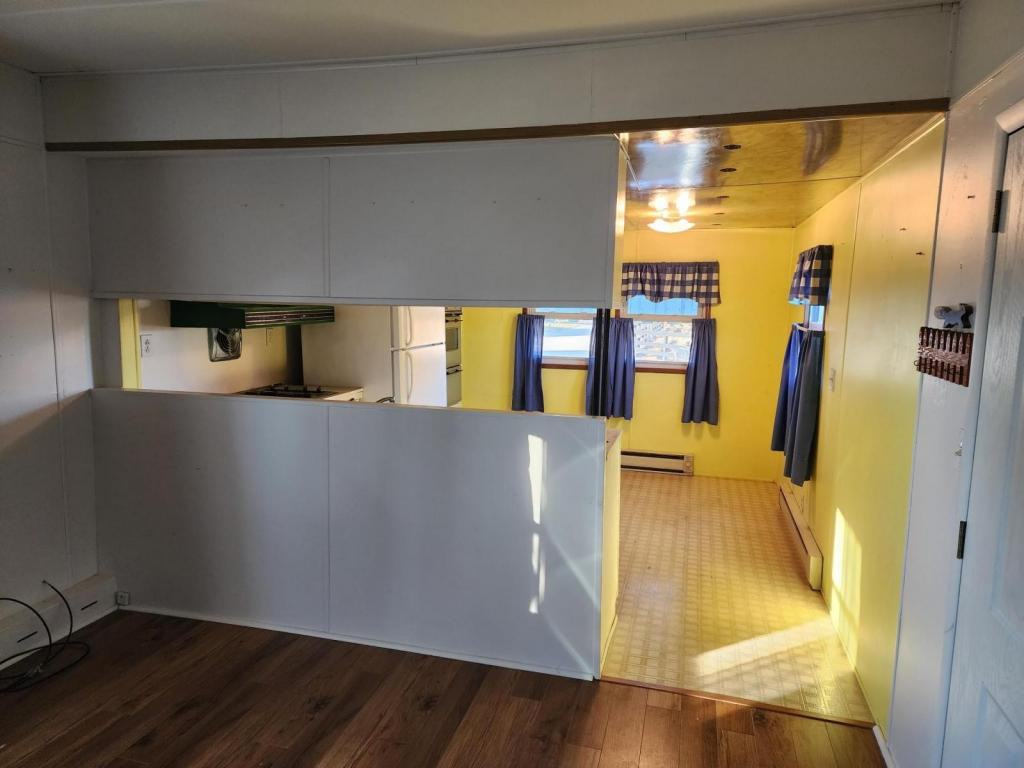 228 N Jackson St - Photo 3 of 4