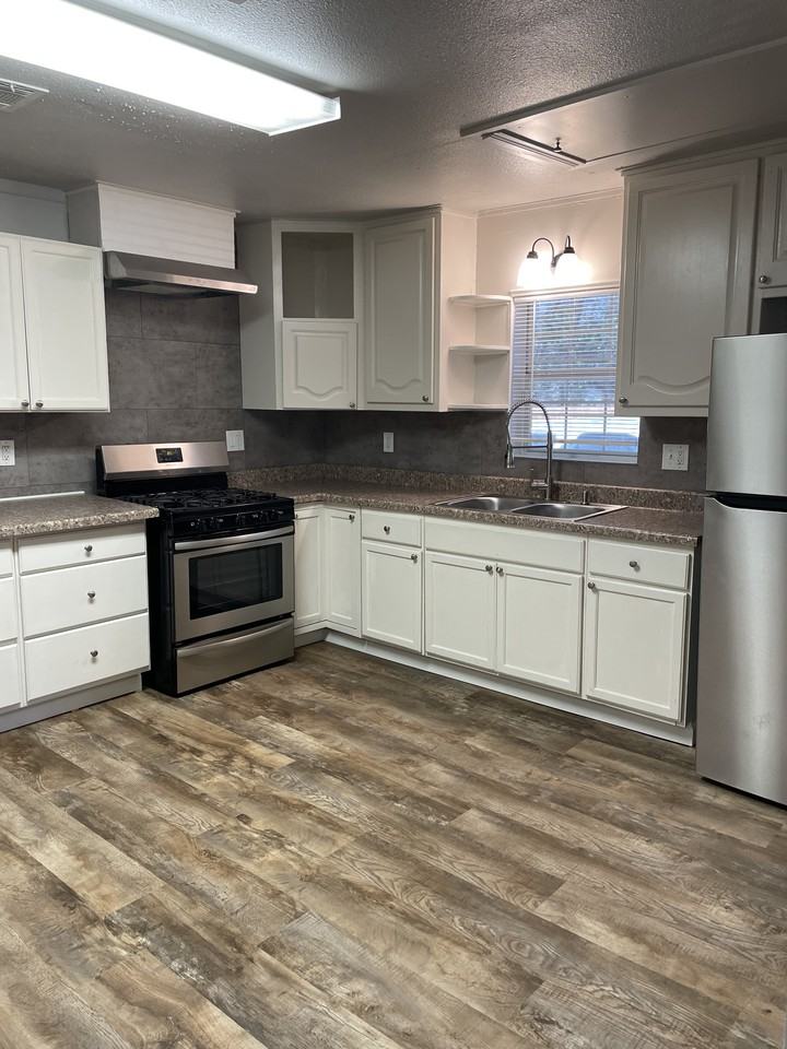 2203 S College Blvd - Photo 3 of 7