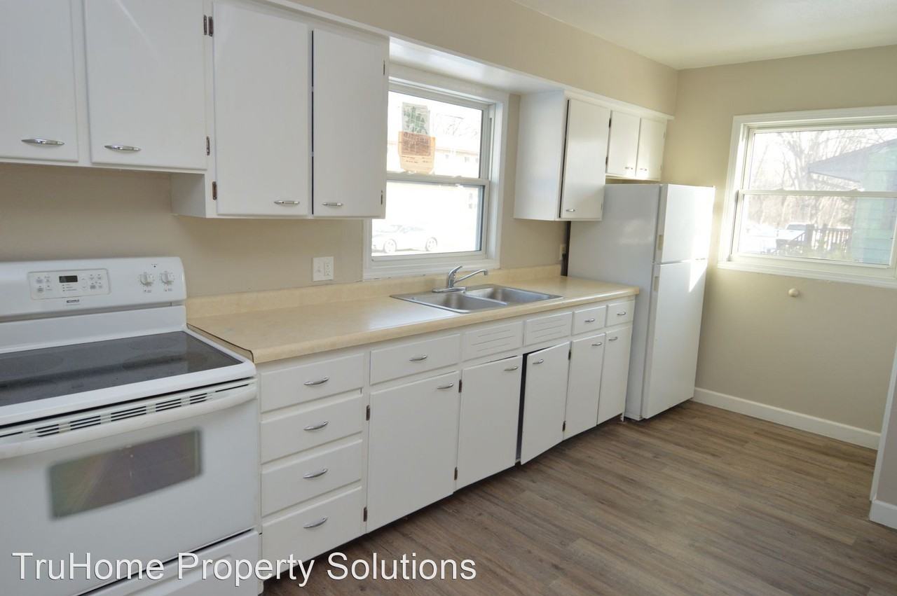 102 Franklin Ave - Photo 2 of 8