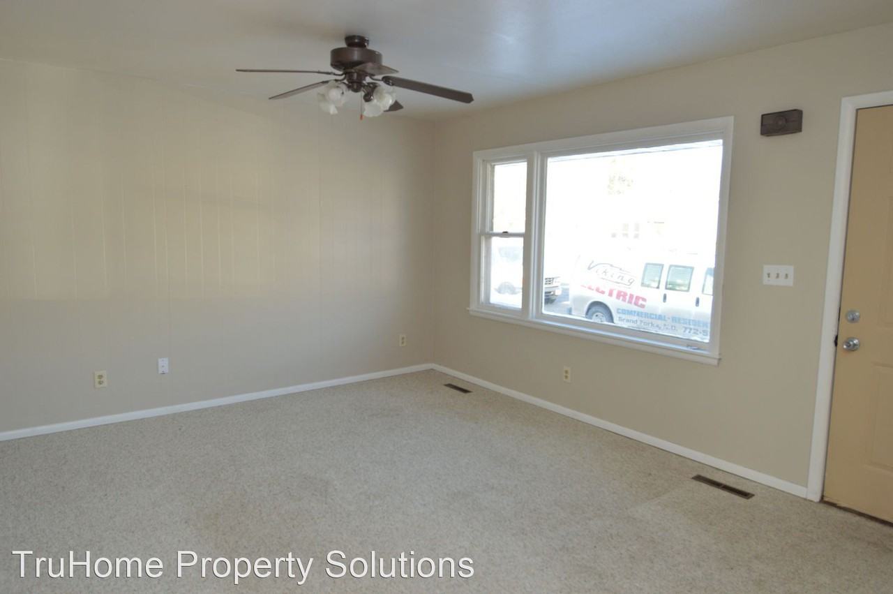 102 Franklin Ave - Photo 3 of 8