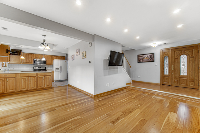 446 Irvine Ct - Photo 2 of 19