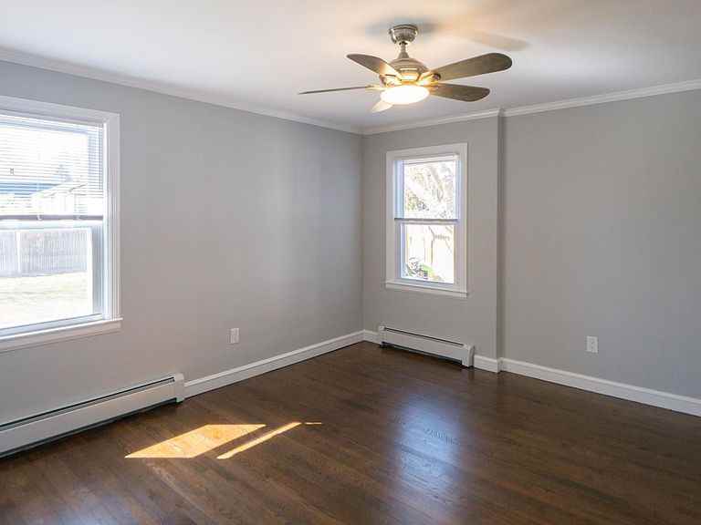 24 Fenner Ave - Photo 3 of 12