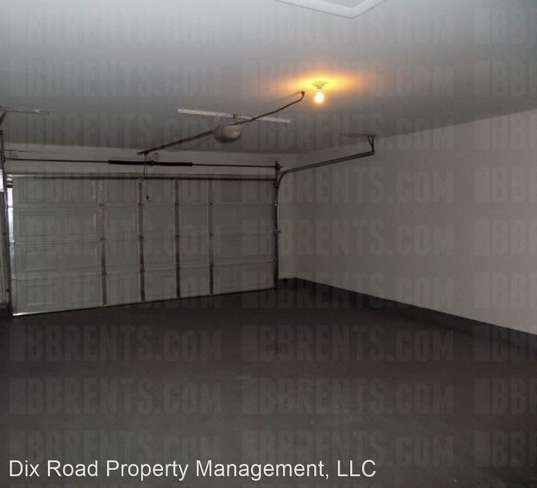 1006 Hazel Ave - Photo 2 of 12