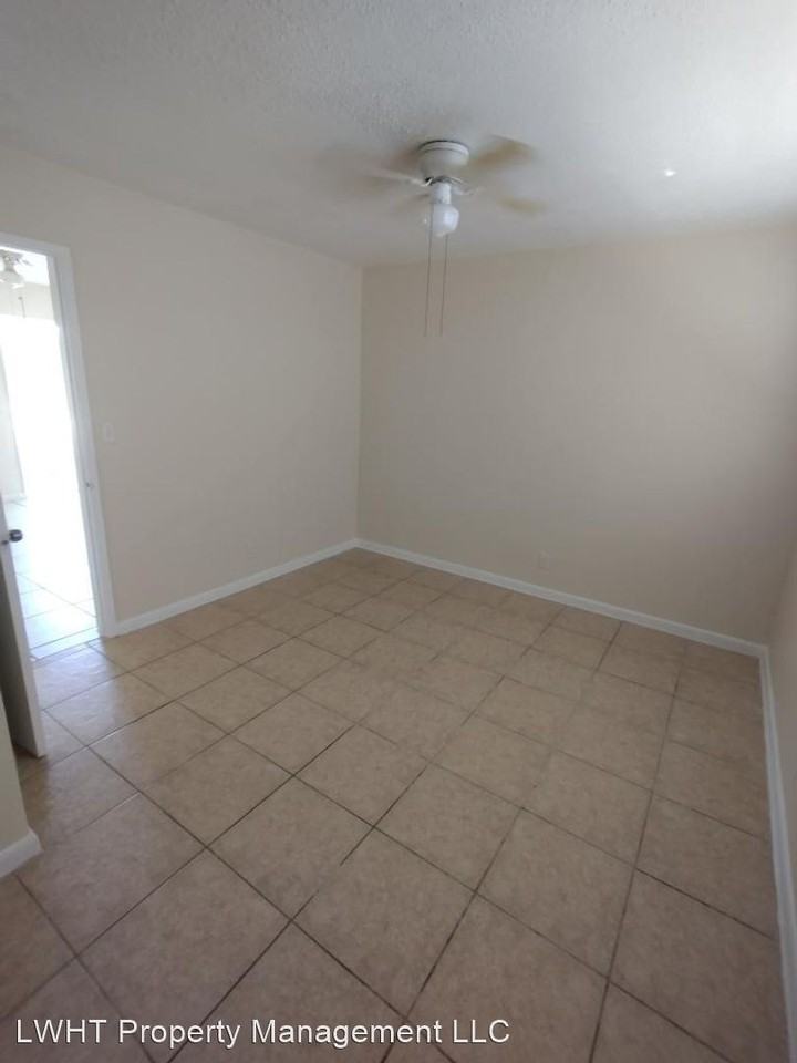 1028 NW 3rd ave - Photo 3 of 5