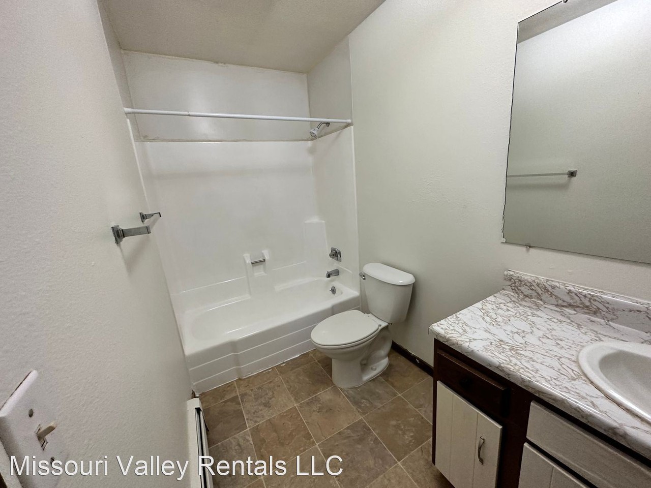 1023 S 3rd St - Photo 2 of 6