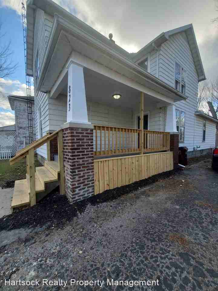 823 N Main St - Photo 2 of 23