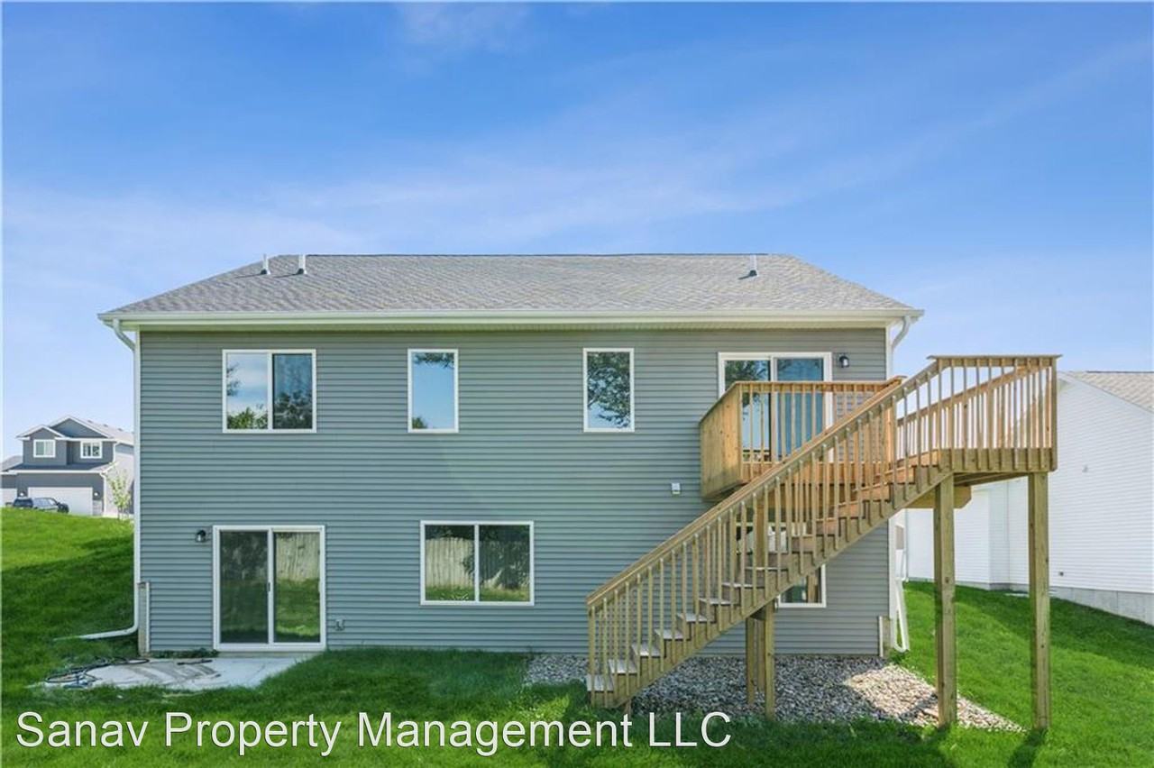 1313 Rolling Hills Dr - Photo 2 of 14
