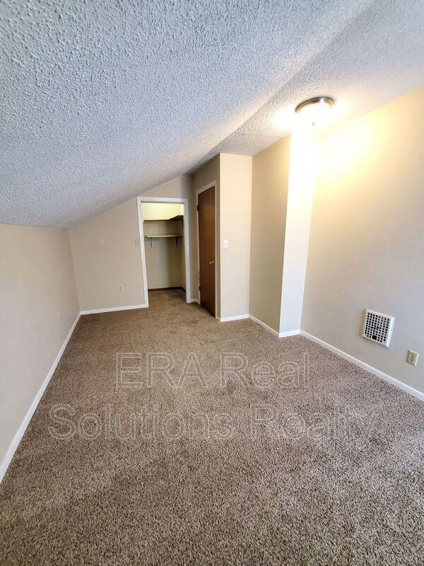 548 Southwood Ave - Photo 2 of 18