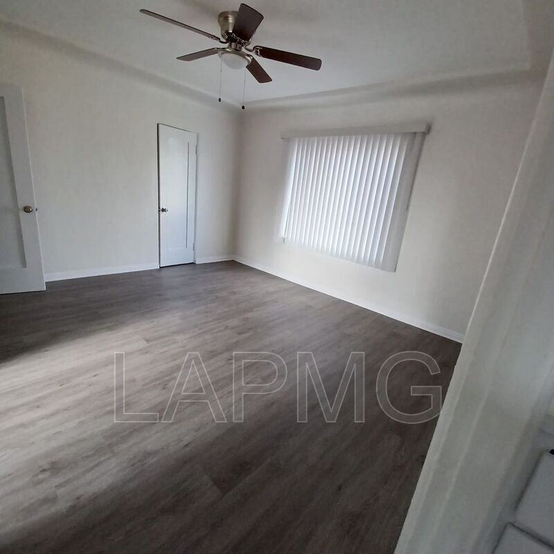 3538 E 52nd St - Photo 3 of 15