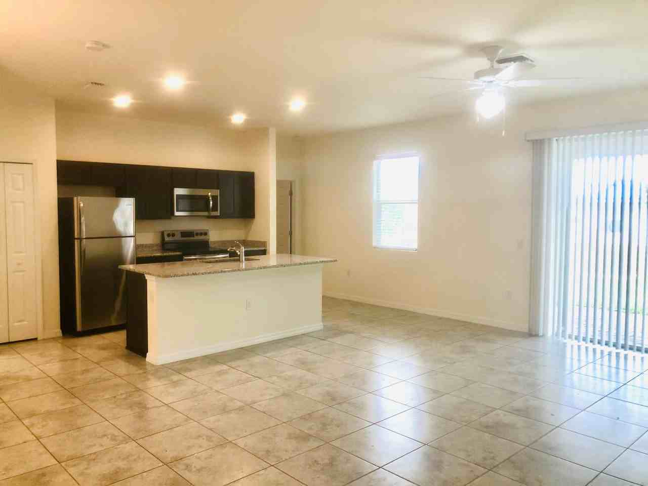 2743 Ne 6th Pl - Photo 2 of 12