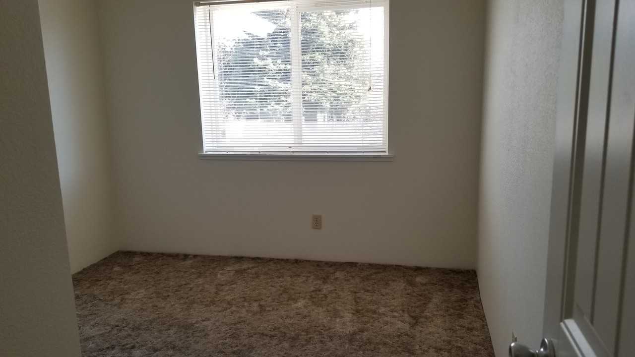 1620 Kellenbeck Ave - Photo 4 of 7