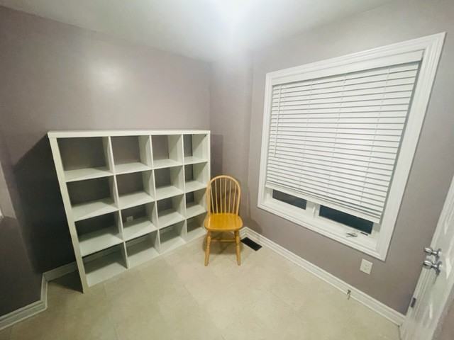 2226 Tenth Line Rd - Photo 2 of 11