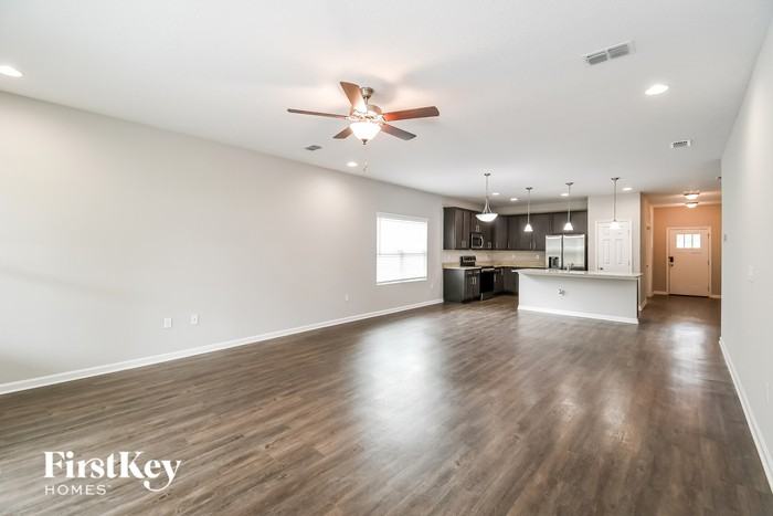 10133 Mc Laurin Rd - Photo 3 of 15