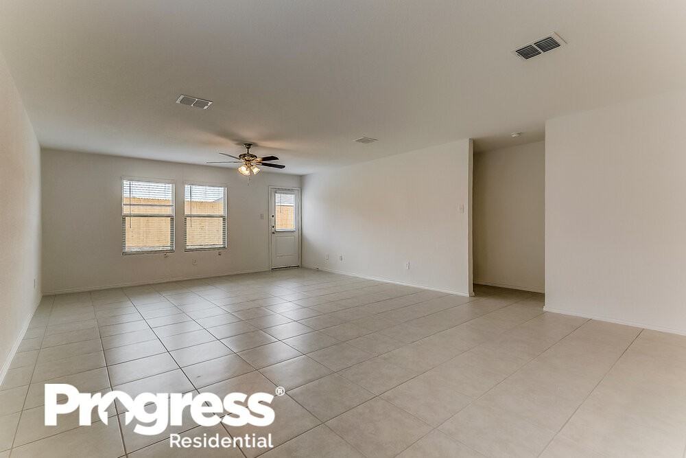 1029 Crestview Dr - Photo 3 of 16