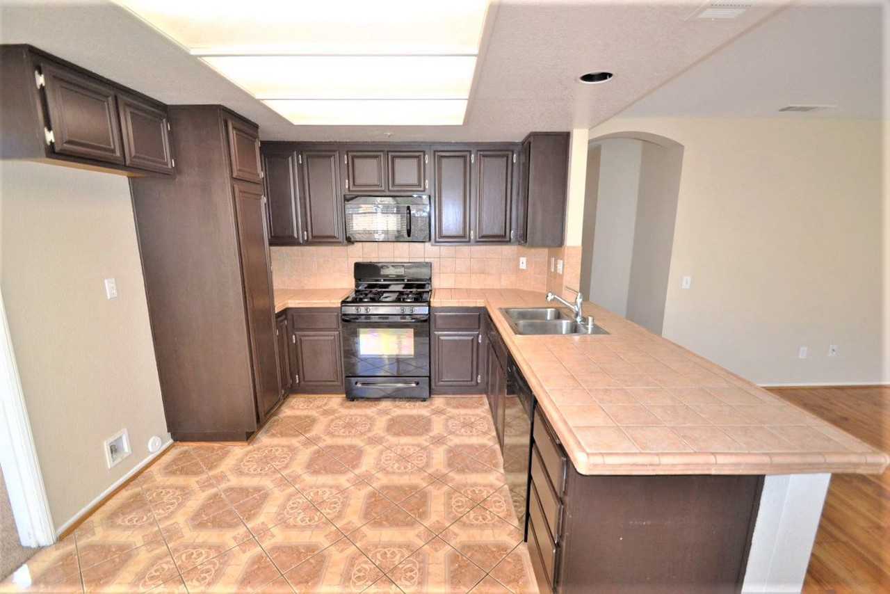 8059 Summer Place St - Photo 3 of 10