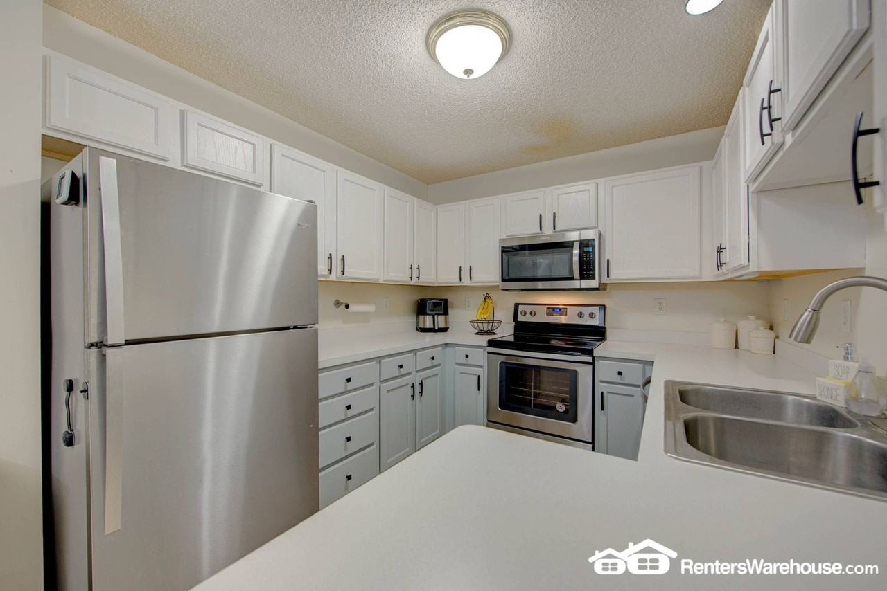 915 Serenity Cir - Photo 2 of 10