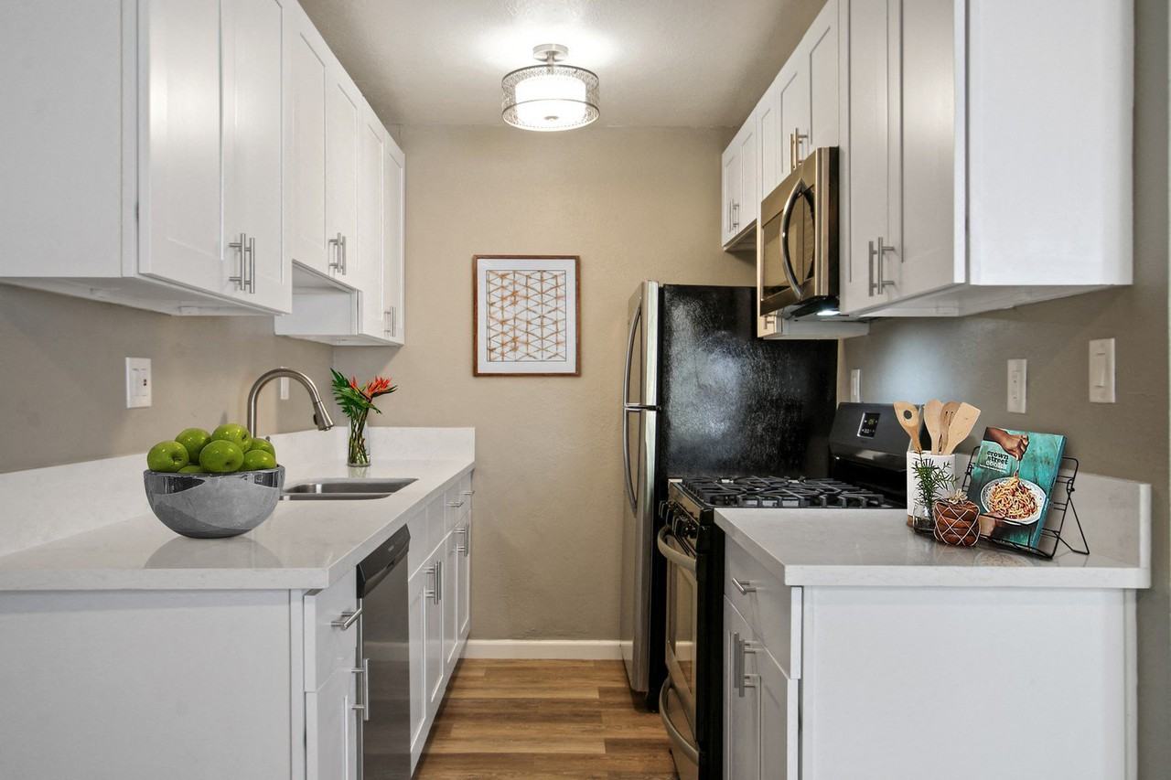 Third Avenue Apartments - Photo 2 of 32