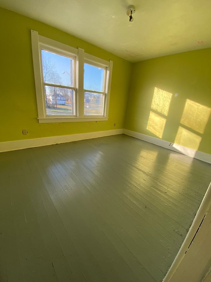 554 Lucas Street - Photo 2 of 11