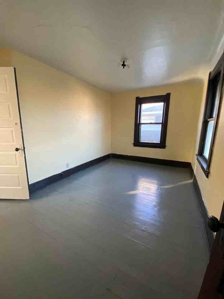 554 Lucas Street - Photo 3 of 11