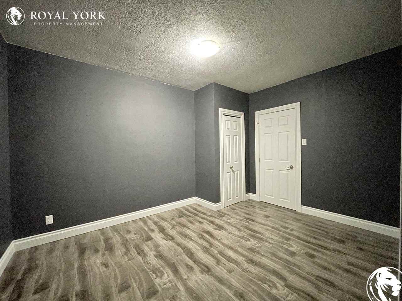 570 Victoria St S - Photo 3 of 20