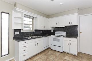 401 E 7th St #1 - Photo 5 of 14