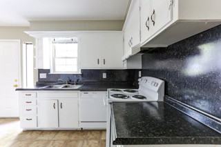 401 E 7th St #1 - Photo 6 of 14