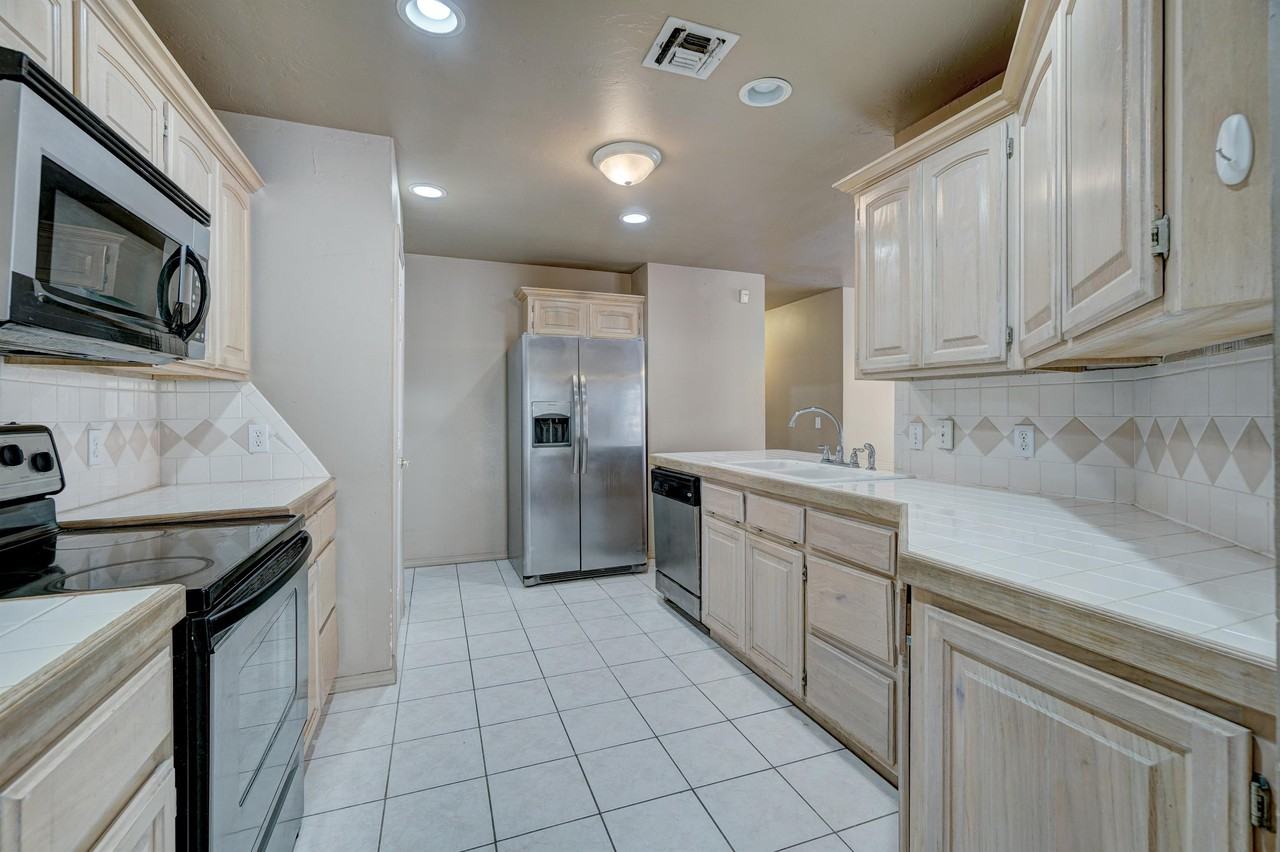 2733 Tealwood Dr #1 - Photo 5 of 14