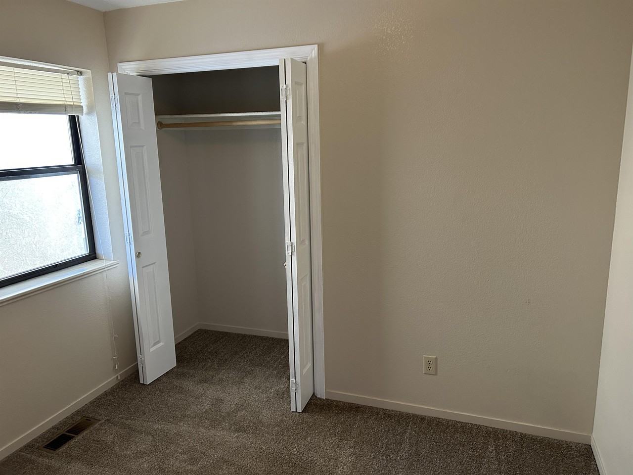 1663 Kaiser St #1 - Photo 5 of 9