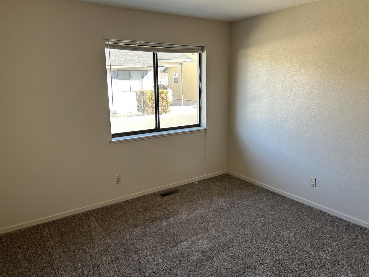 1663 Kaiser St #1 - Photo 6 of 9