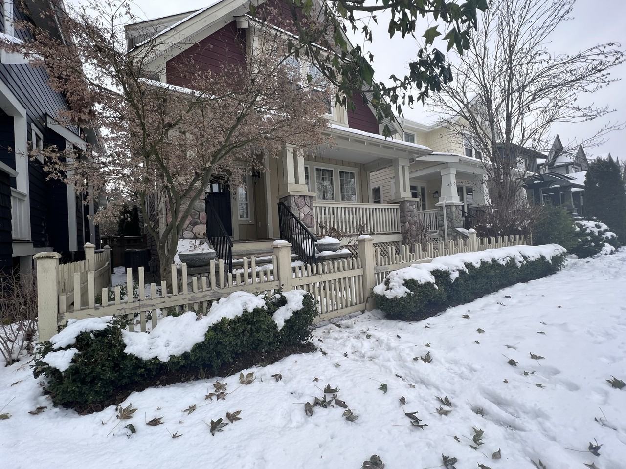 Charming 5 - Photo 3 of 50