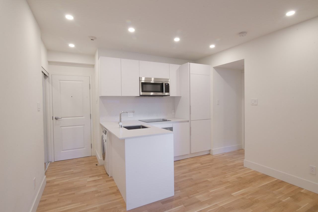 5554 Snowdon Street Apartments 5554 Rue Snowdon, Montréal, QC H3X 1Y9