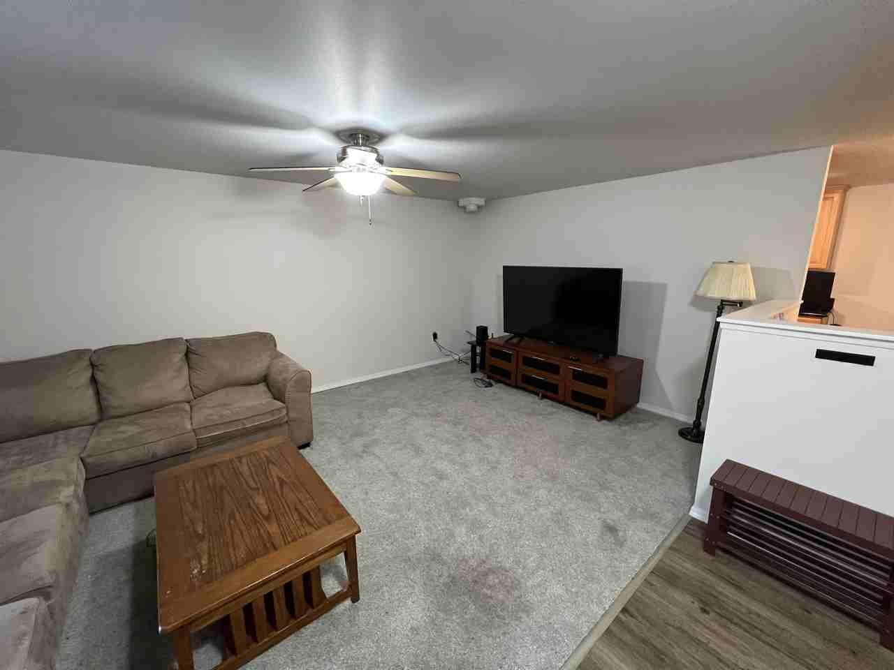 1018 Sw Shannon Dr #1 - Photo 4 of 17
