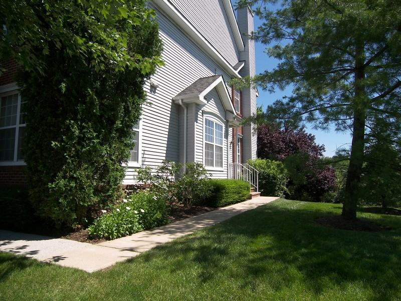 169 Gladstone Dr - Photo 2 of 17
