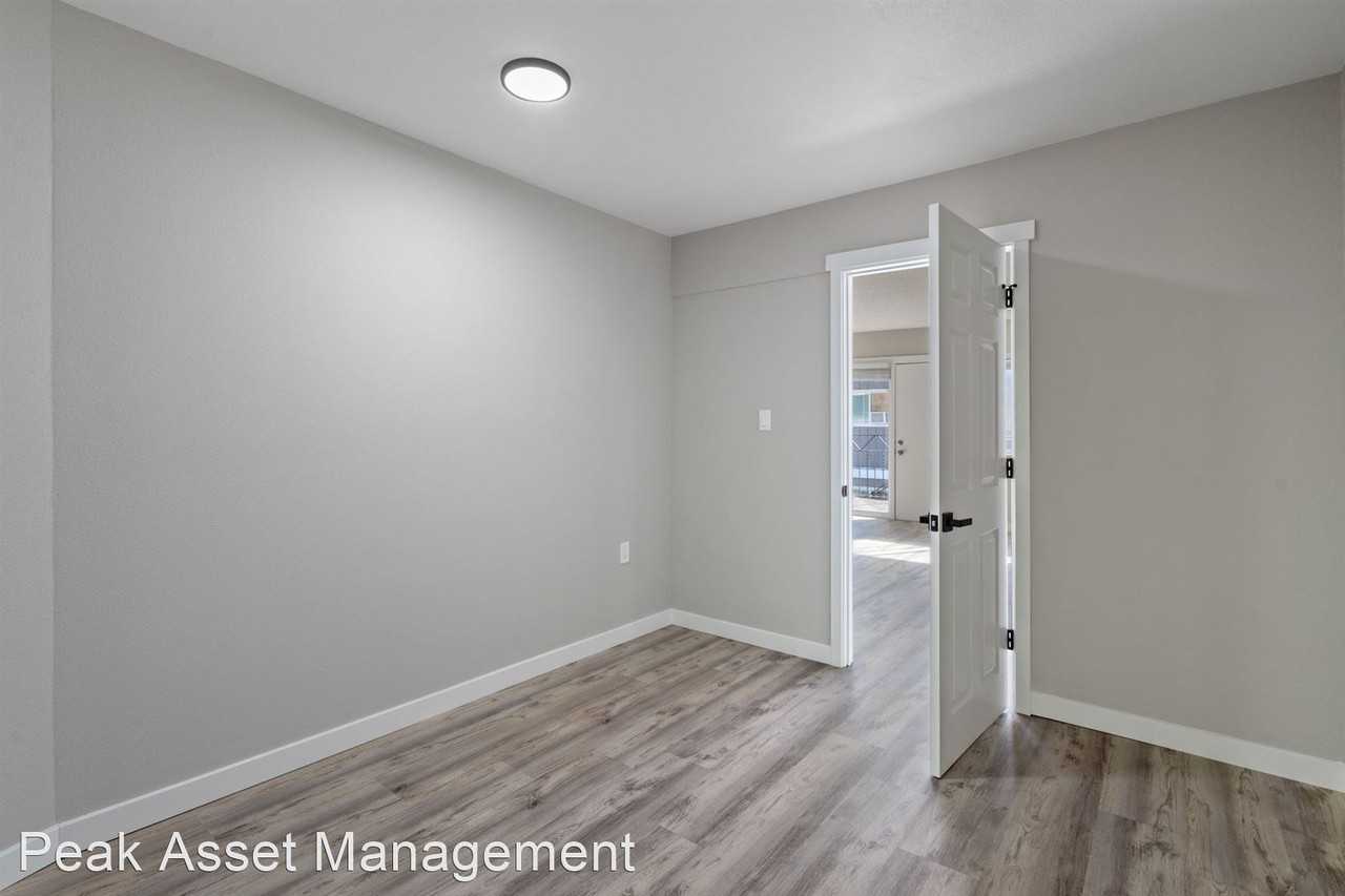 Eastside Village Apartments 17924 Se Division St, Gresham, OR 97236