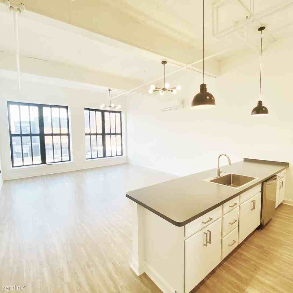 132 N Broadway - Photo 2 of 10