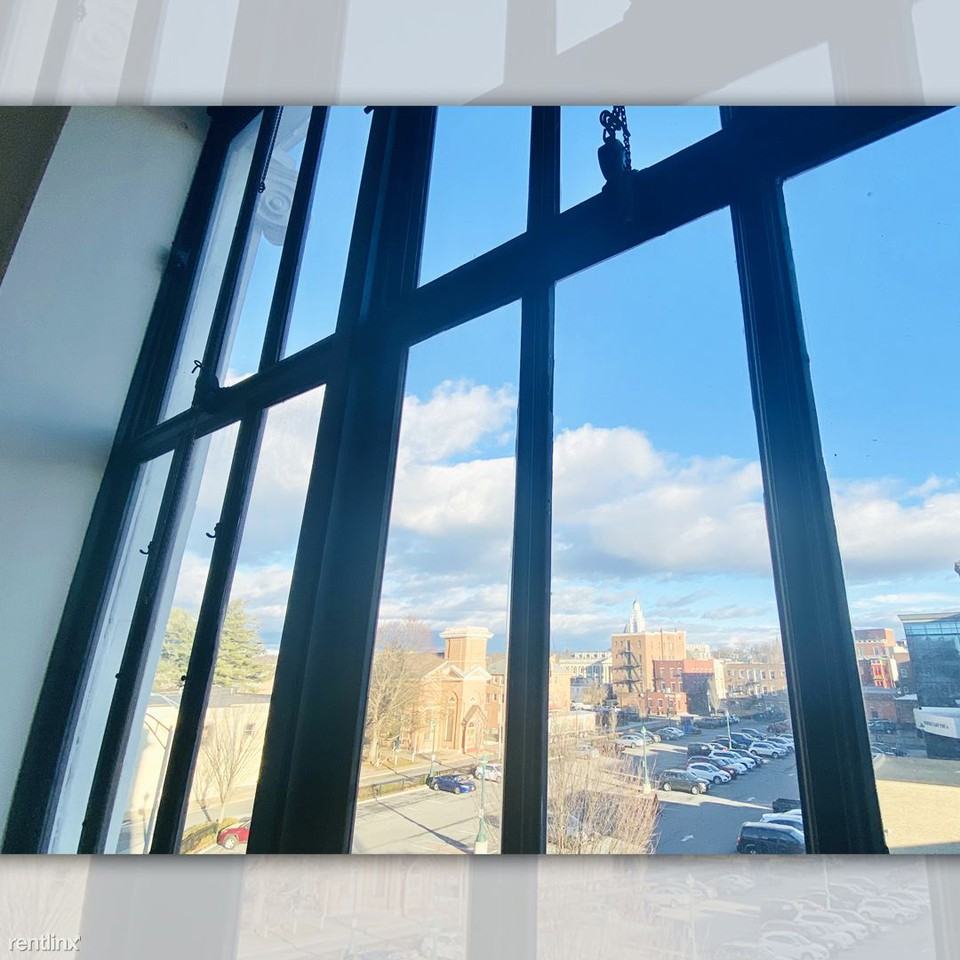 132 N Broadway - Photo 3 of 10