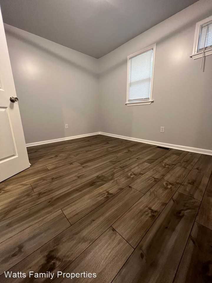 1017 Jane St - Photo 2 of 10