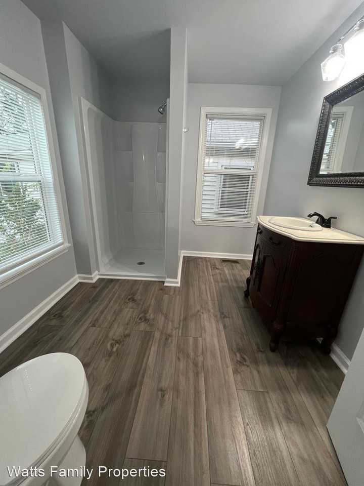 1017 Jane St - Photo 3 of 10