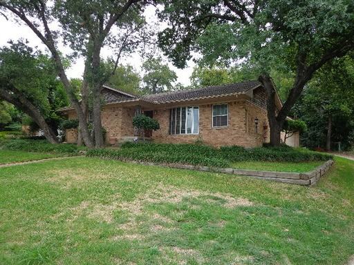 2418 Whitewood Dr - Photo 3 of 16