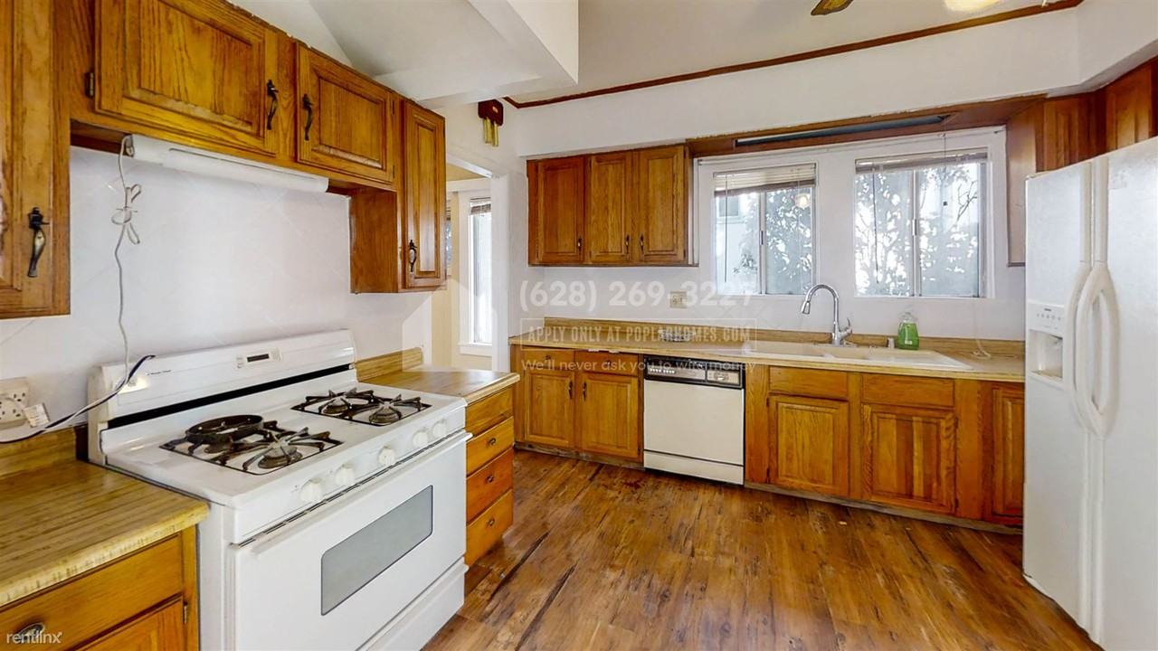 3223 Hyde St #B - Photo 3 of 16