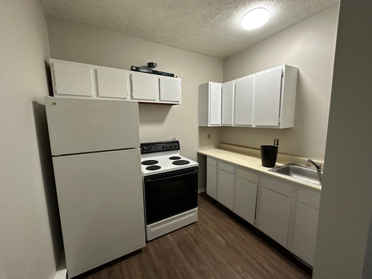 817 S Main St #E - Photo 2 of 8