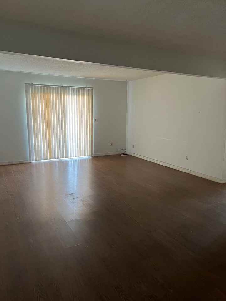 1215 N Main St - Photo 2 of 9