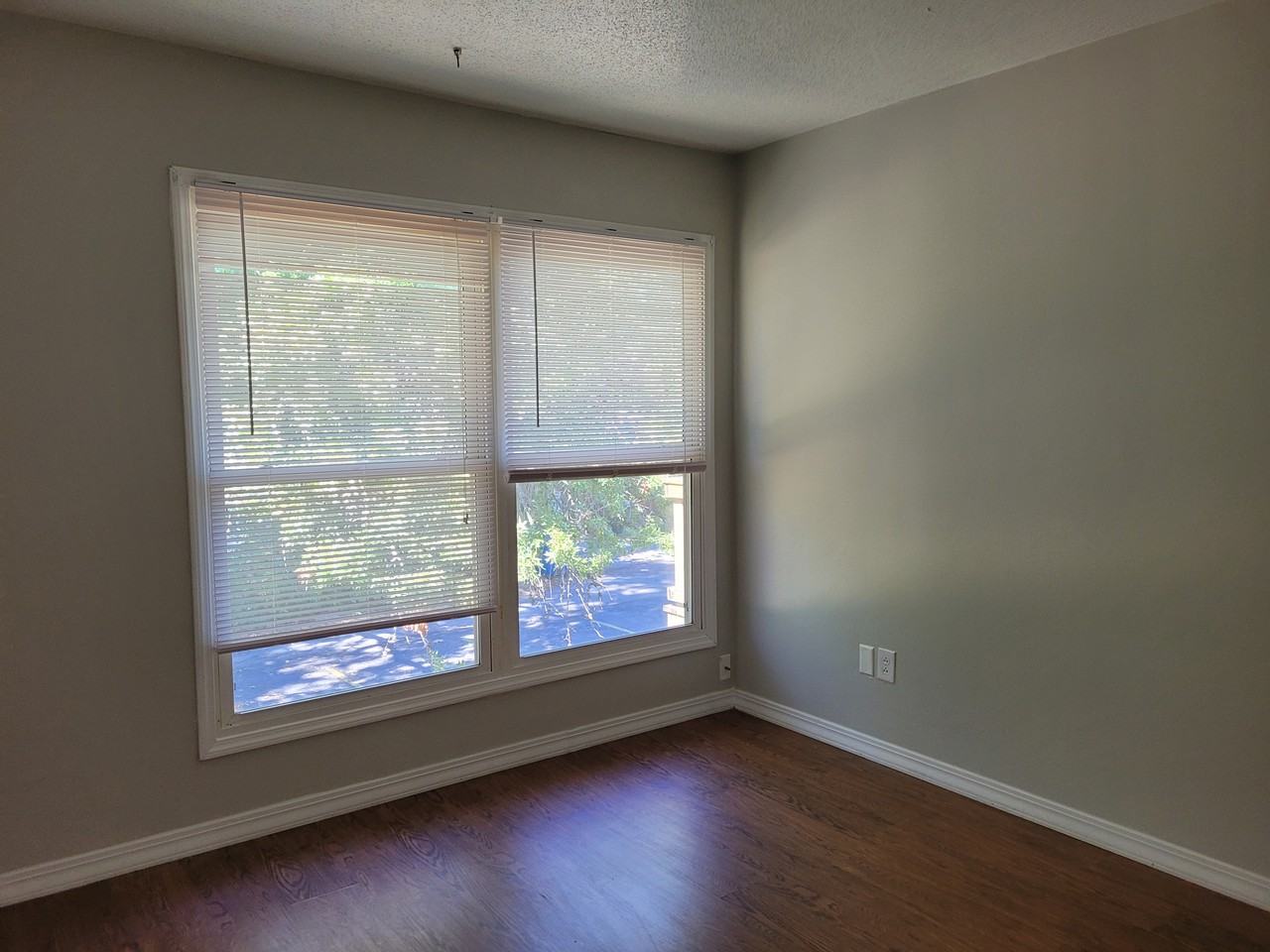 1215 N Main St - Photo 3 of 9