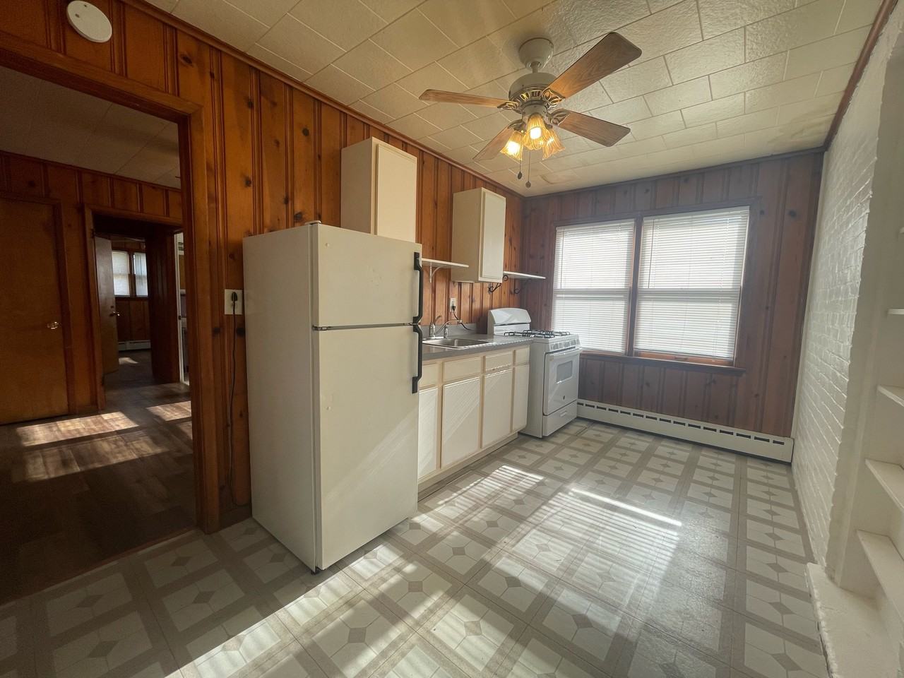 502 Monroe St - Photo 2 of 7