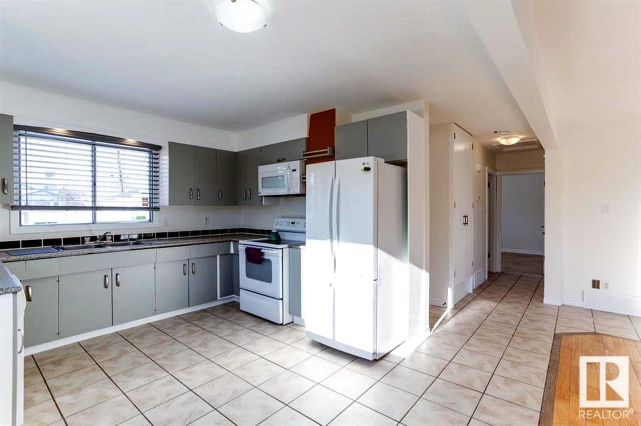 9908 151 St Nw - Photo 3 of 10