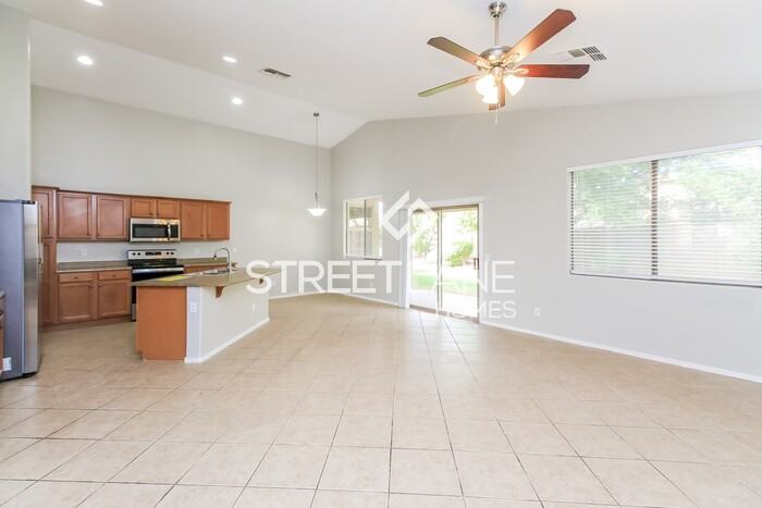 4232 E Torrey Pines Ln - Photo 2 of 15