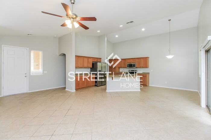 4232 E Torrey Pines Ln - Photo 3 of 15