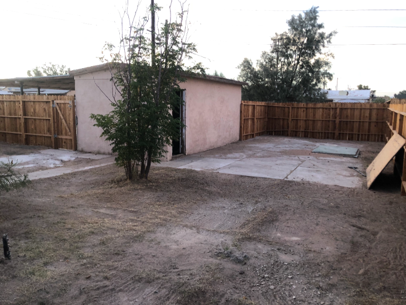 140 W Upjohn Ave - Photo 7 of 22